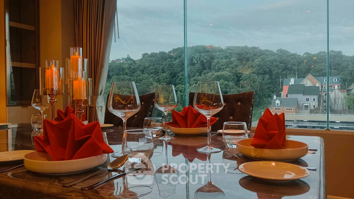 picture 3-BR 212 Sqm Condo For Sale At Executive Residence 4 ð Phratamnak (ID 2343116) - 1/23