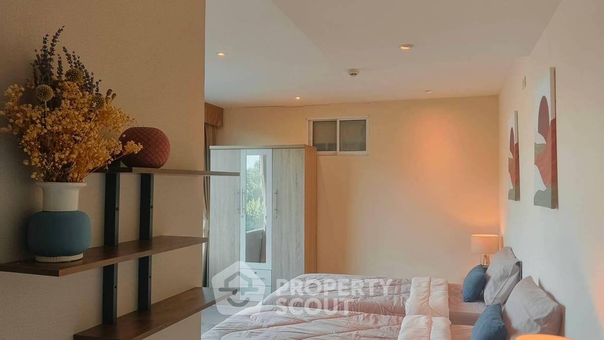 picture 3-BR 212 Sqm Condo For Sale At Executive Residence 4 ð Phratamnak (ID 2343116) - 12/23