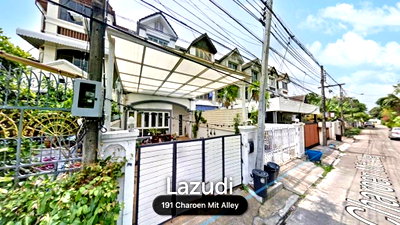 Townhouses for sale BTS Ekkamai : 4 Bed 5 Bath 300 SQ.M House at Ekkamai 10