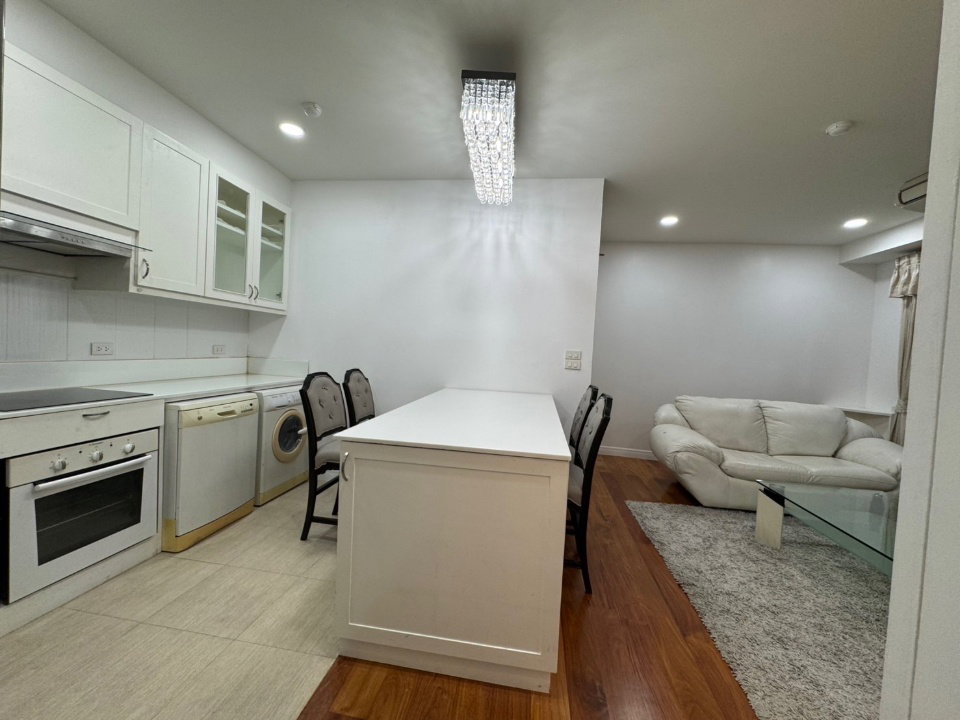 รูป For Rent Baan Thanon Sarasin ตกแต่งครบ 2 ห้องนอน เฟอร์นิเจอร์ครบ พร้อมเข้าอยู่ ใกล์ BTS ราชดำริRW007014 - รูปที่ 2/12