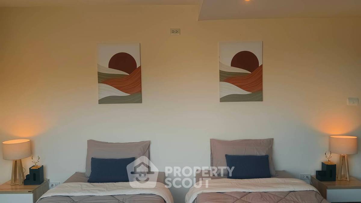picture 3-BR 212 Sqm Condo For Sale At Executive Residence 4 ð Phratamnak (ID 2343116) - 11/23