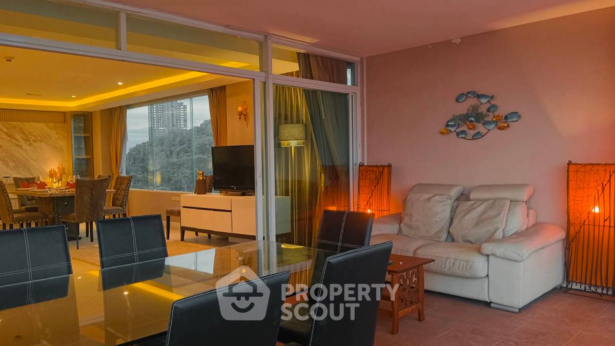 picture 3-BR 212 Sqm Condo For Sale At Executive Residence 4 ð Phratamnak (ID 2343116) - 21/23
