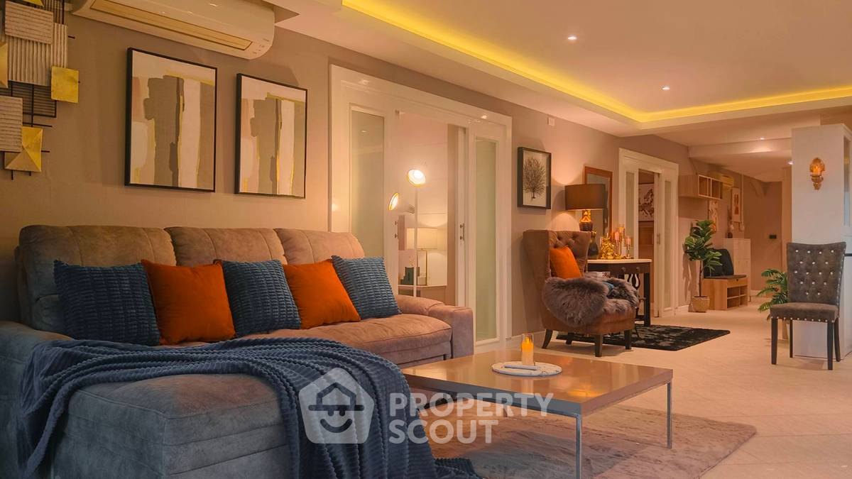 picture 3-BR 212 Sqm Condo For Sale At Executive Residence 4 ð Phratamnak (ID 2343116) - 4/23
