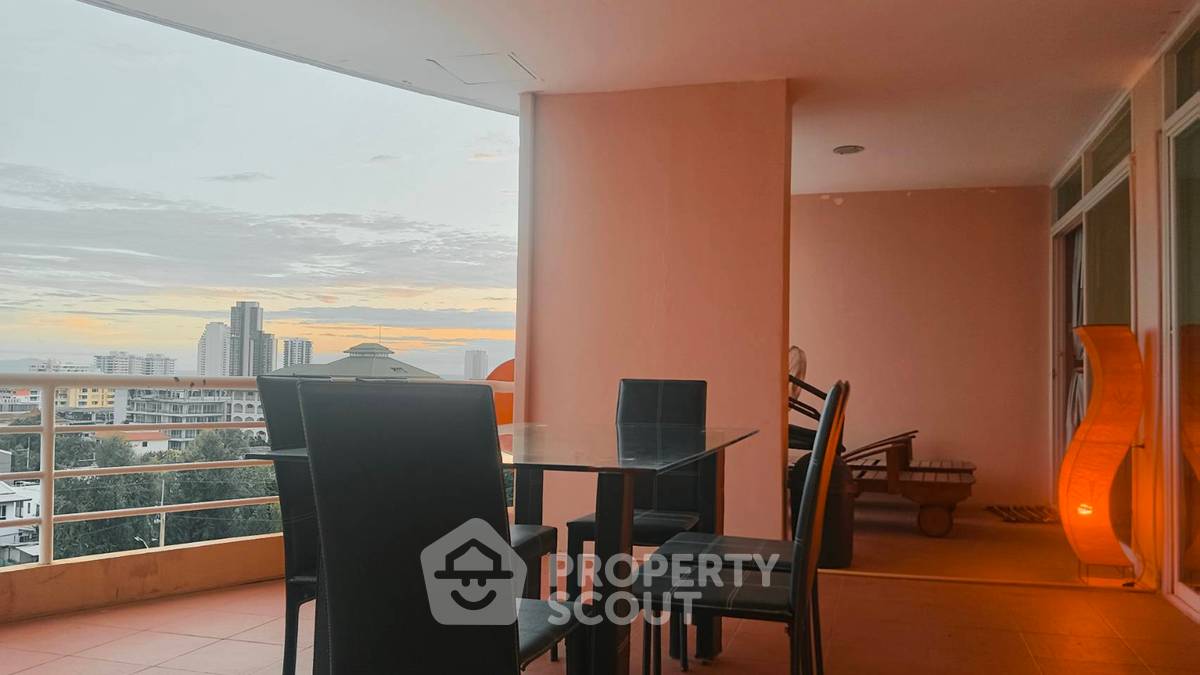 picture 3-BR 212 Sqm Condo For Sale At Executive Residence 4 ð Phratamnak (ID 2343116) - 20/23