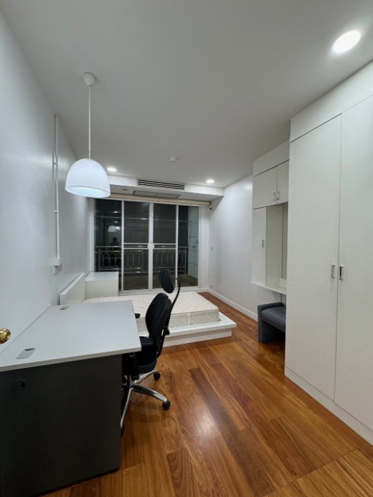 รูป For Rent Baan Thanon Sarasin ตกแต่งครบ 2 ห้องนอน เฟอร์นิเจอร์ครบ พร้อมเข้าอยู่ ใกล์ BTS ราชดำริRW007014 - รูปที่ 7/12