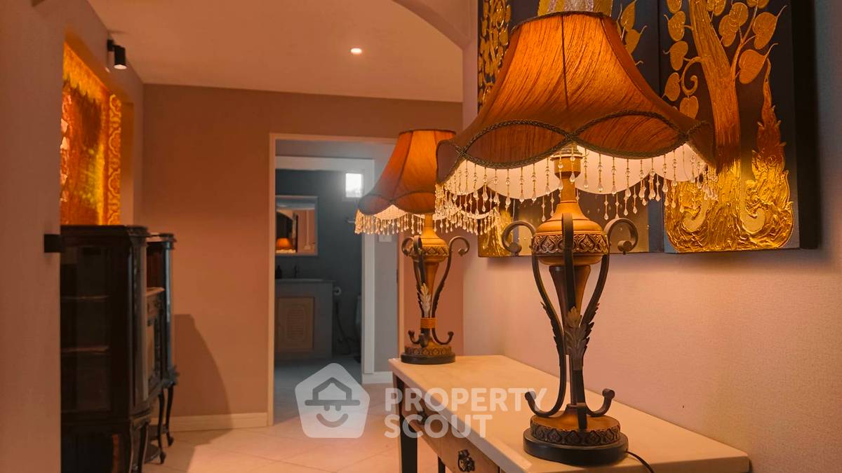 picture 3-BR 212 Sqm Condo For Sale At Executive Residence 4 ð Phratamnak (ID 2343116) - 7/23