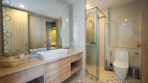 🛏️ 2 ห้องนอน - 🛁 2 ห้องน้ำ - 🏙️ Sea View - 🌏 ชื่อชาวต่างชาติ - 🏢 The Riviera WongAmat Beach Pattaya - รหัส: RW22