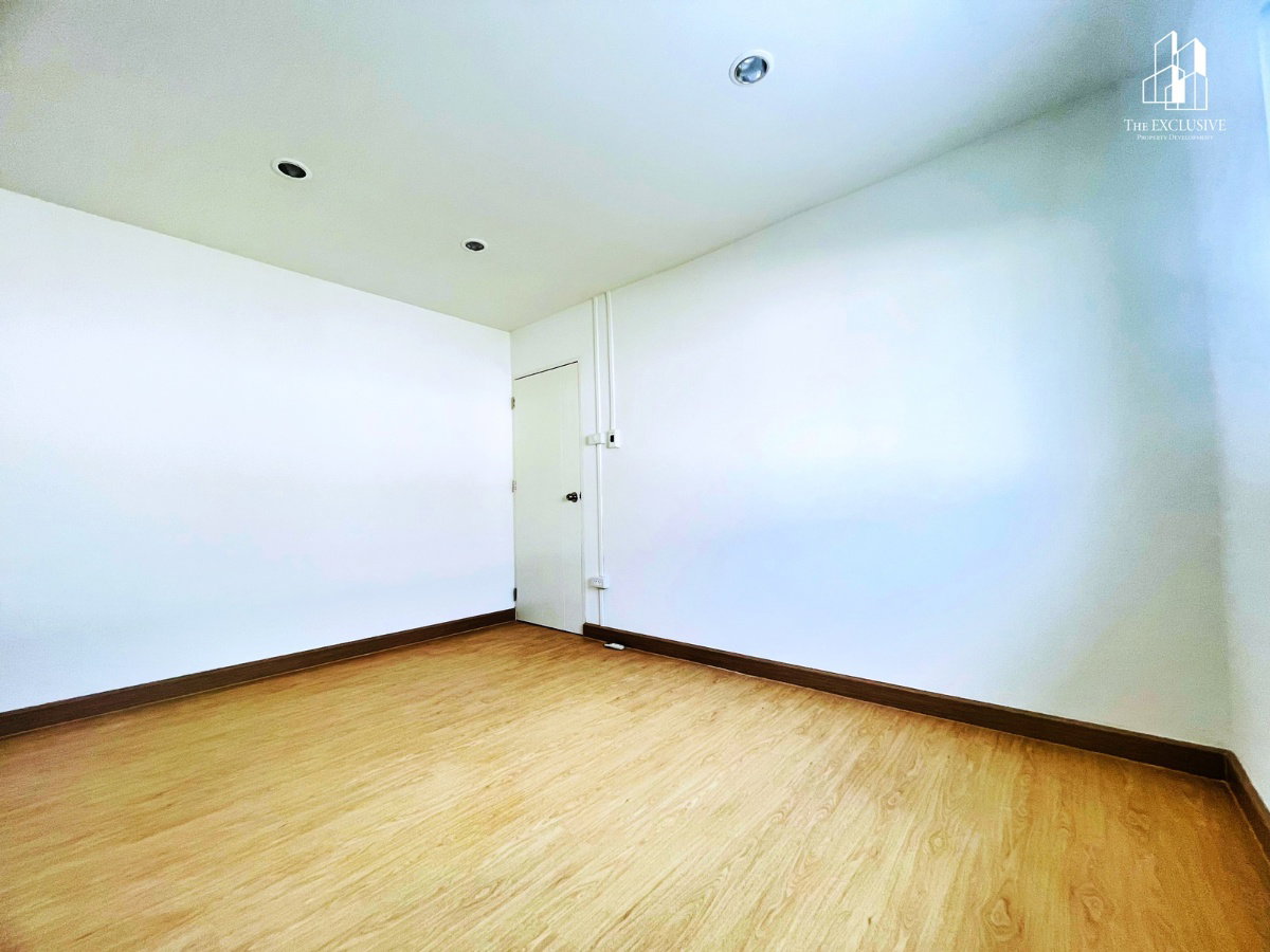 รูป ขายทาวน์เฮ้าส์ หมู่บ้านบัวทอง 4 ราคาถูก รีโนเวทใหม่ พร้อมเข้าอยู่ - รูปที่ 10/11