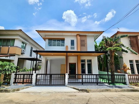 บ้านแฝด แต่งใหม่ มีเฟอร์ หมู่บ้านพร้อมพัฒน์ กรีนโนวา รีโนเวทใหม่ ถนนปัญญาอินทรา เลียบคลองสอง คลองสามวา 