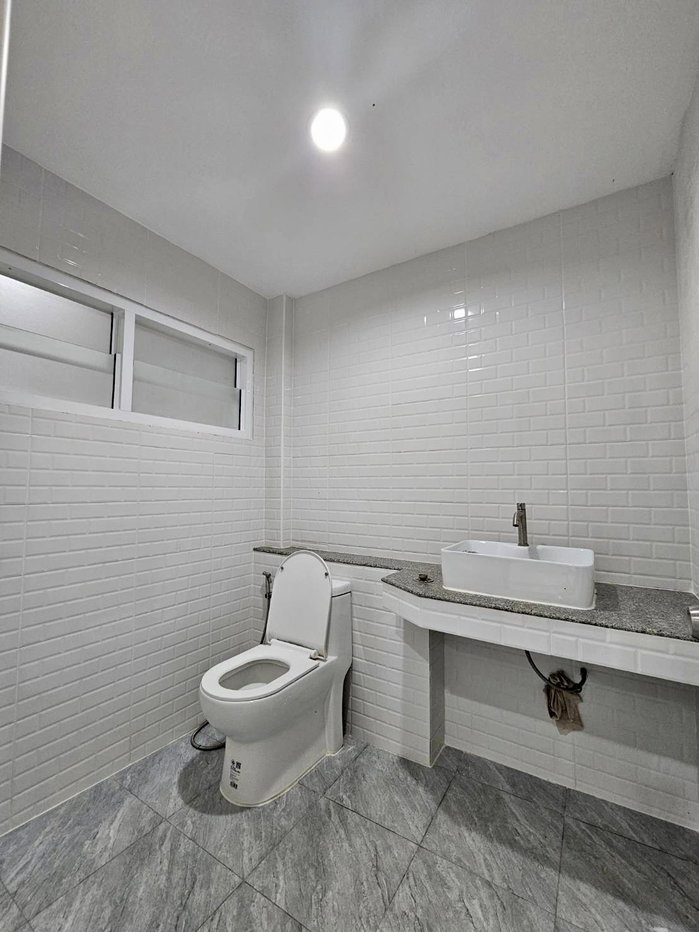 รูป ทาวน์โฮม 3 ชั้น หมู่บ้านเพลินวิภา ใกล้เลียบด่วนเอกมัย-รามอินทรา รถไฟฟ้าสีชมพู ถนนนวลจันทร์ , ถนนรามอินทรา40 ใกล้โรงพยาบาล โรงเรียน - รูปที่ 7/21