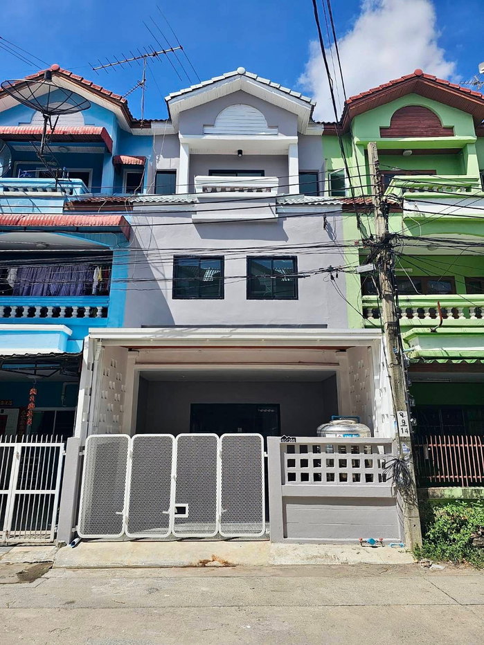 รูป ทาวน์โฮม 3 ชั้น หมู่บ้านเพลินวิภา ใกล้เลียบด่วนเอกมัย-รามอินทรา รถไฟฟ้าสีชมพู ถนนนวลจันทร์ , ถนนรามอินทรา40 ใกล้โรงพยาบาล โรงเรียน - รูปที่ 1/21
