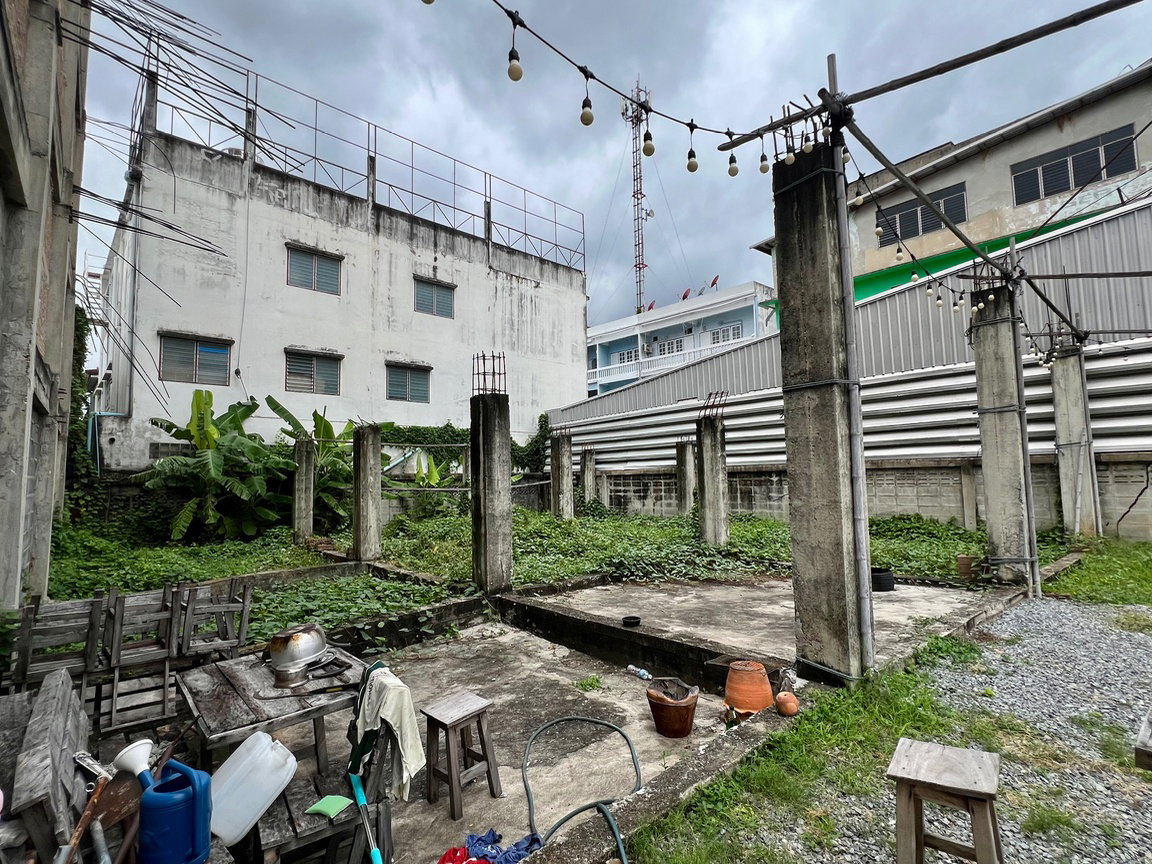 รูป ที่ดินเปล่าทำเลทอง 57 ตารางวา ติดถนนพุทธมณฑลสาย 2 (ฝั่งเพชรเกษม) | ใกล้ถนนเพชรเกษมเพียง 250 เมตร | เหมาะสำหรับลงทุน ทำอาคารพาณิชย์ หรือที่อยู่อาศัย - รูปที่ 2/10