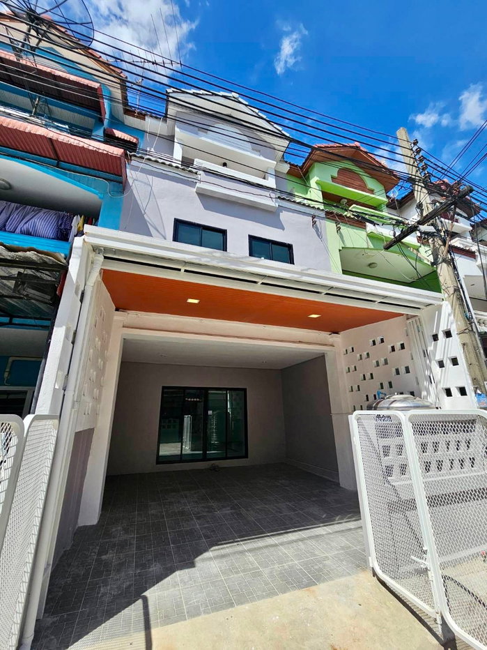 รูป ทาวน์โฮม 3 ชั้น หมู่บ้านเพลินวิภา ใกล้เลียบด่วนเอกมัย-รามอินทรา รถไฟฟ้าสีชมพู ถนนนวลจันทร์ , ถนนรามอินทรา40 ใกล้โรงพยาบาล โรงเรียน - รูปที่ 3/21