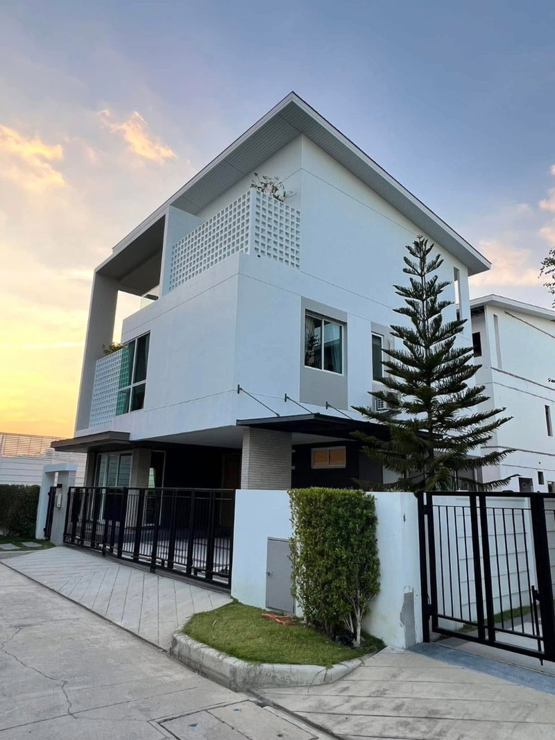 Houses for rent : P0265 Spacious Fully-Furnished Home in Nirvana Absolute Krungthep Kreetha | 329 SQ.M. | Ready to Move In