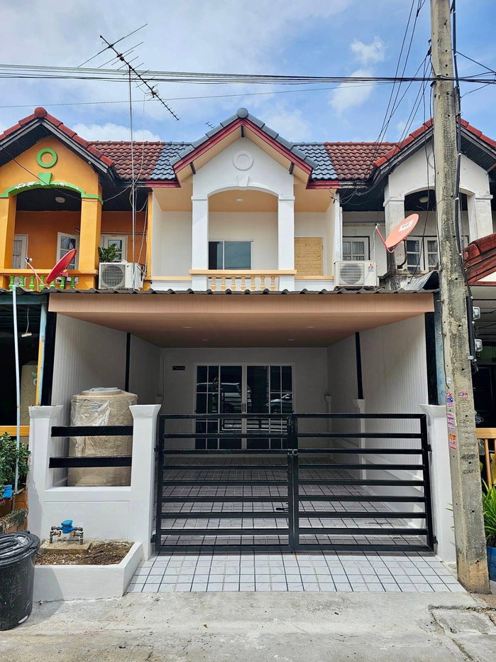 รูป ทาวน์เฮาส์ รีโนเวทใหม่ หมู่บ้าน อรุณธร สุขาภิบาล5 ซอย45 แขวงออเงิน เขตสายไหม แถมเฟอร์นิเจอร์ พร้อมอยู่ - รูปที่ 1/21