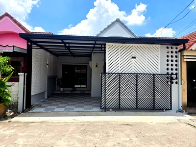 บ้านเดี่ยว ม.เทคโนโลยีมหานคร : บ้านชั้นเดียว แต่งใหม่ พร้อมเฟอร์ฯ หมู่บ้านนันทวัน5 ซอยเลียบวารี11 คู้ขวา หนองจอก บ้านสวย ทำเลดี