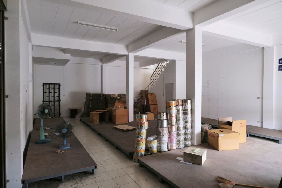 รูป ขายด่วนตึกแถว 3 ชั้น ห้องมุมถนน ในตลาดคลองสี่เมืองใหม่ ทำเลทองสำหรับการค้า 50 ตรว - รูปที่ 3/6
