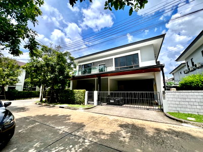Townhouses for sale Bangkok : Luxury Corner Detached House for Sale at The City Ramintra 2 | 225 sq.m. | Premium Built-in Design by SB Furniture | Move-in Ready
