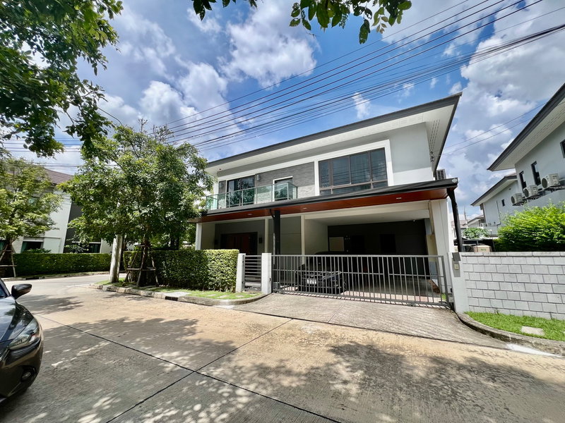 Townhouses for sale : Luxury Corner Detached House for Sale at The City Ramintra 2 | 225 sq.m. | Premium Built-in Design by SB Furniture | Move-in Ready