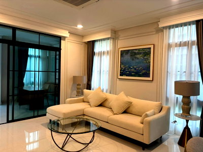 Houses for rent Samut Prakarn : House for rent Nantawan Bangna km.15, ready to move in. If interested, contact Line @goodmanpro or call 0999029192.