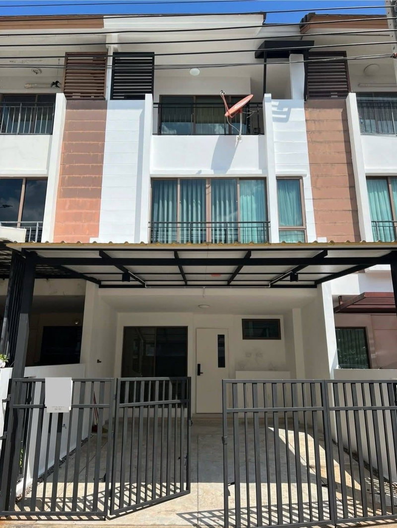 Townhouses for rent : 💥CP-9149💥Townhouse for rent in The Private Sukhumvit - Bangchak (Sukhumvit 97/1). Brand new Electrolux appliances. 👉 Add Line @rangrak