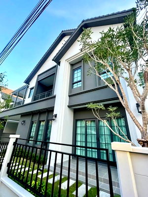 Houses for rent Samut Prakarn : House for rent The Centro Bangna, ready to move in. If interested, contact Line @goodmanpro or call 0999029192.