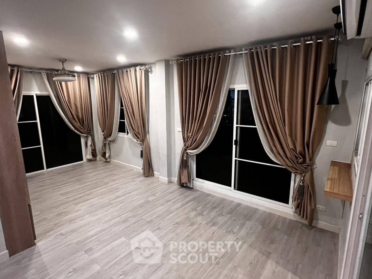 รูป บ้าน 4 ห้องนอน ขาย ใน เซนโทร รามอินทรา 109 ใกล้บางชัน (ID 1594892) - รูปที่ 3/28