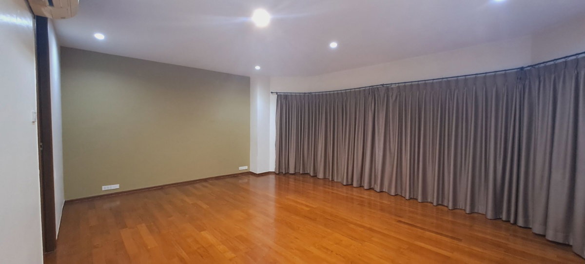 รูป ให้เช่าบ้านทาวน์โฮม 5 ชั้น บ้านเปล่า ใจกลางเอกมัย ใหญ่จัดเต็ม 450 ตร.ม. บิ้วท์อินครัวสไตล์ ยุโรปขนาดใหญ่. - รูปที่ 7/9