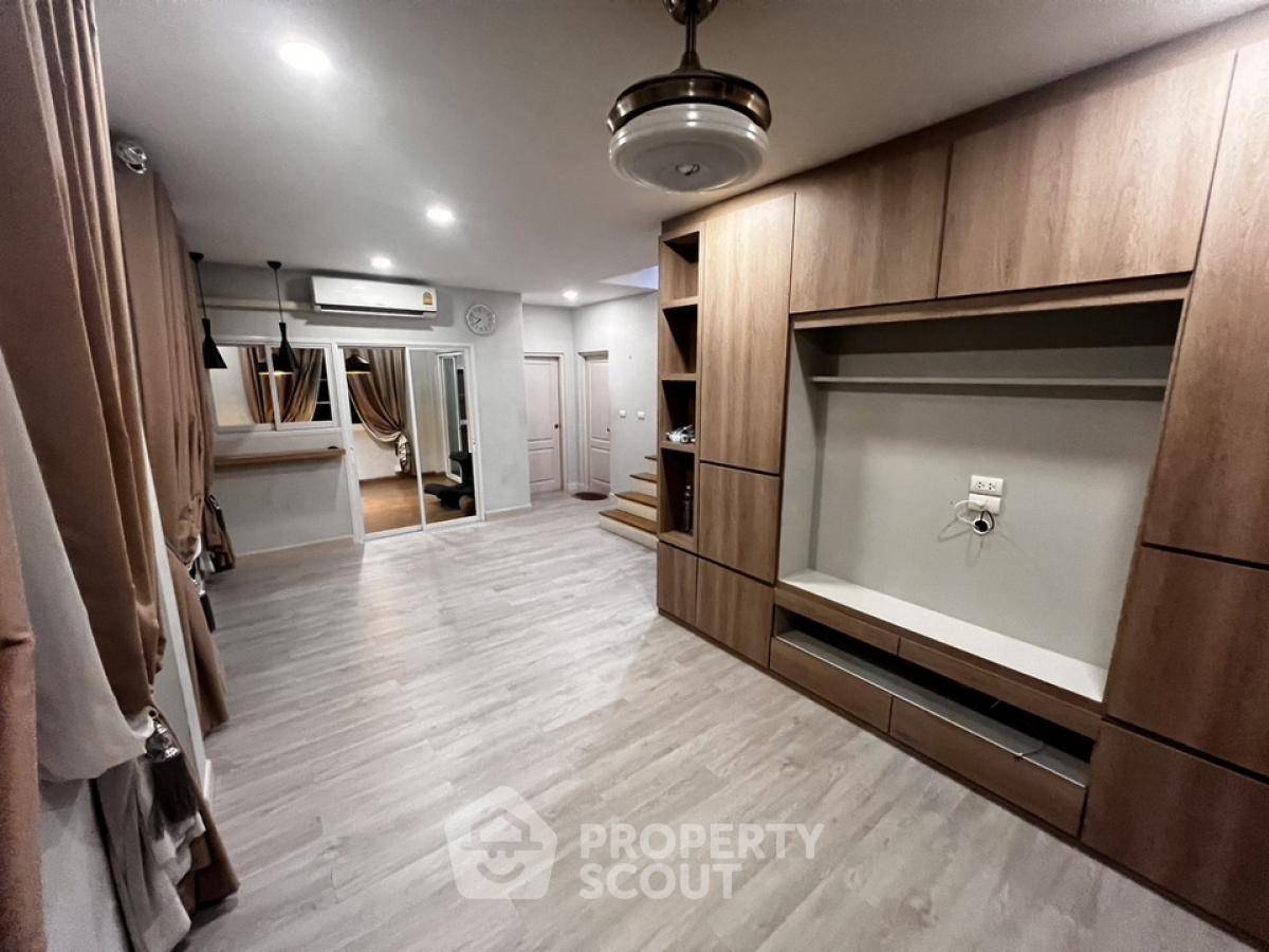 รูป บ้าน 4 ห้องนอน ขาย ใน เซนโทร รามอินทรา 109 ใกล้บางชัน (ID 1594892) - รูปที่ 2/28