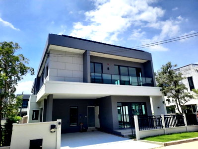 Houses for rent Samut Prakarn : House for rent The Centro Bangna, ready to move in. If interested, contact Line @goodmanpro or call 0999029192.