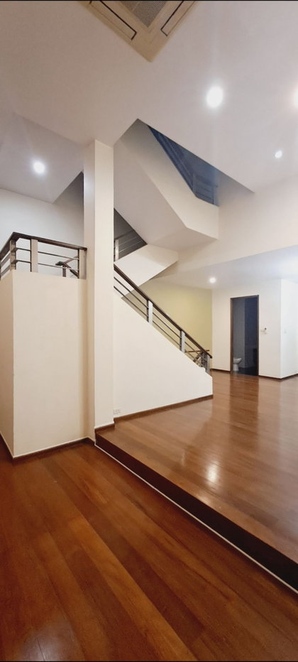 รูป ให้เช่าบ้านทาวน์โฮม 5 ชั้น บ้านเปล่า ใจกลางเอกมัย ใหญ่จัดเต็ม 450 ตร.ม. บิ้วท์อินครัวสไตล์ ยุโรปขนาดใหญ่. - รูปที่ 8/9