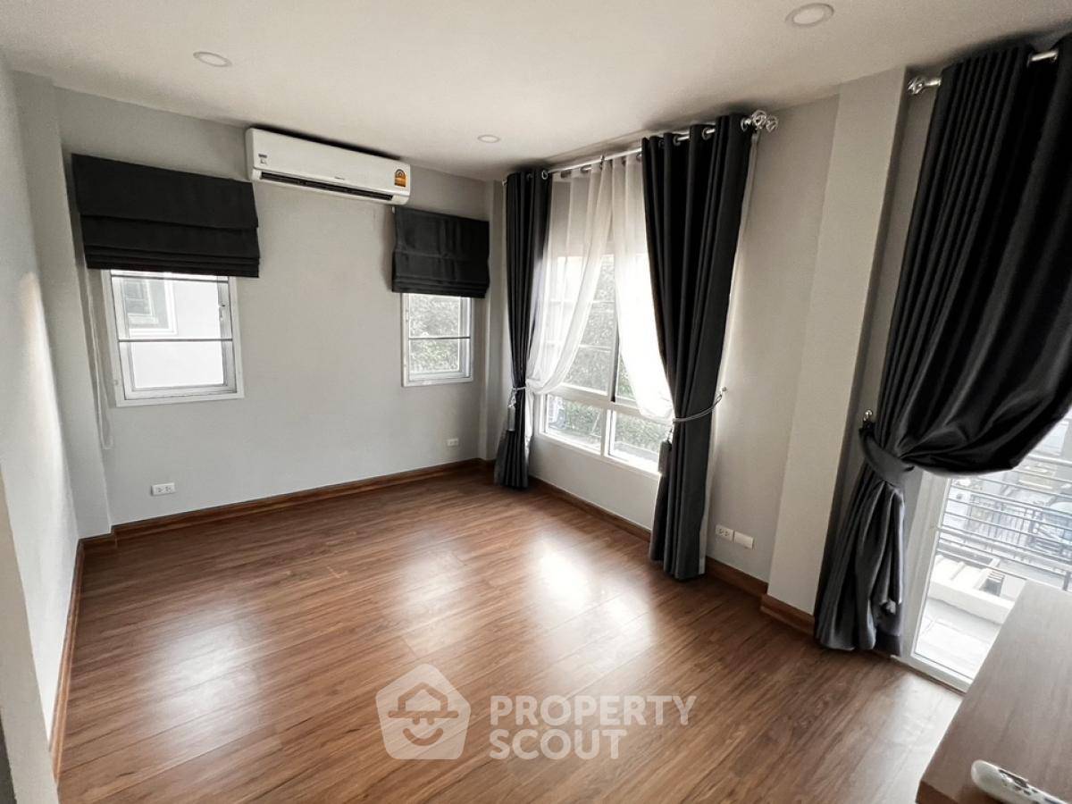 รูป บ้าน 4 ห้องนอน ขาย ใน เซนโทร รามอินทรา 109 ใกล้บางชัน (ID 1594892) - รูปที่ 22/28