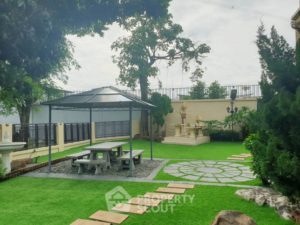 รูป บ้านให้เช่า 4 ห้องนอน 350 ตร.ม. ย่านดอกไม้ พรเวศ กรุงเทพมหานคร (ID 880953) - รูปที่ 6/35