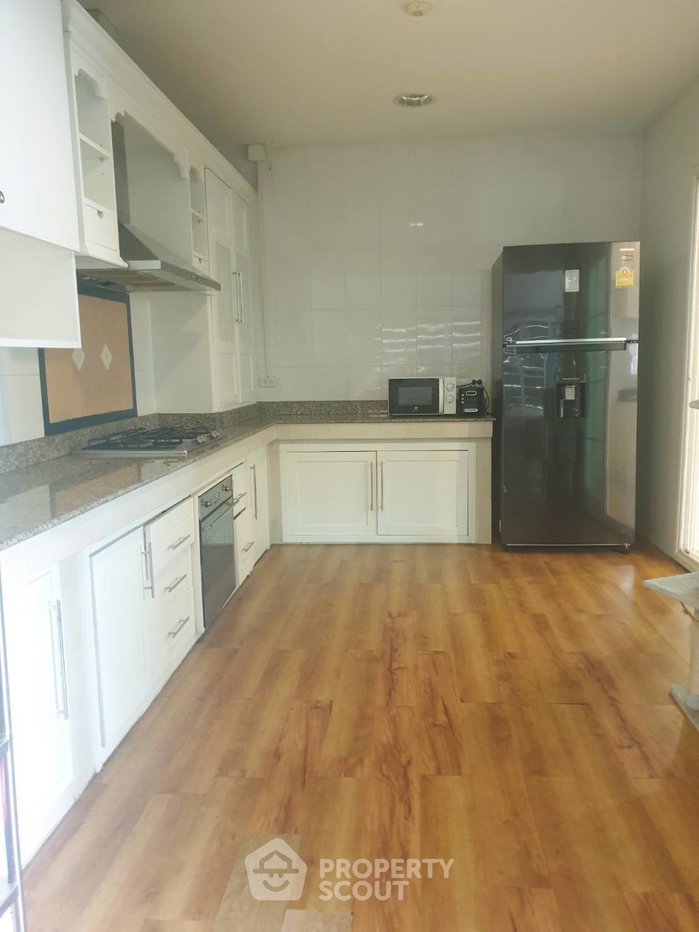 รูป บ้านให้เช่า 4 ห้องนอน 350 ตร.ม. ย่านดอกไม้ พรเวศ กรุงเทพมหานคร (ID 880953) - รูปที่ 21/35
