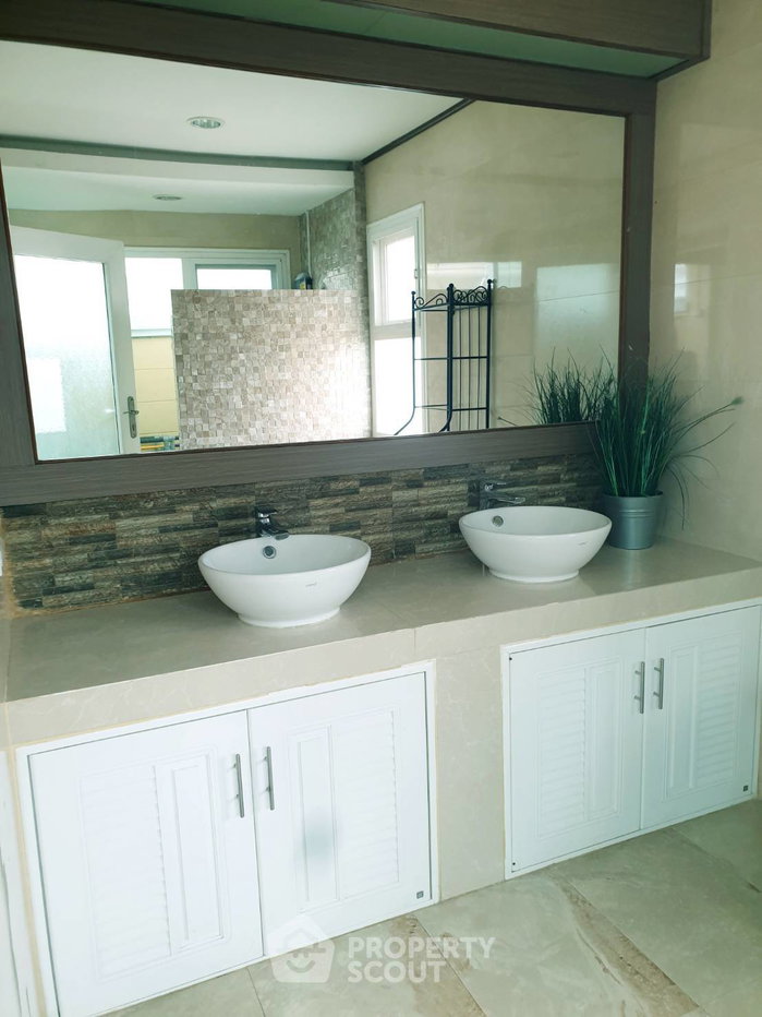 รูป บ้านให้เช่า 4 ห้องนอน 350 ตร.ม. ย่านดอกไม้ พรเวศ กรุงเทพมหานคร (ID 880953) - รูปที่ 34/35