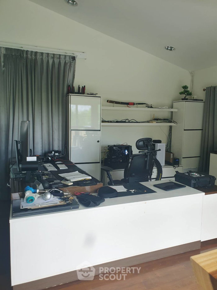 รูป บ้านให้เช่า 4 ห้องนอน 350 ตร.ม. ย่านดอกไม้ พรเวศ กรุงเทพมหานคร (ID 880953) - รูปที่ 28/35