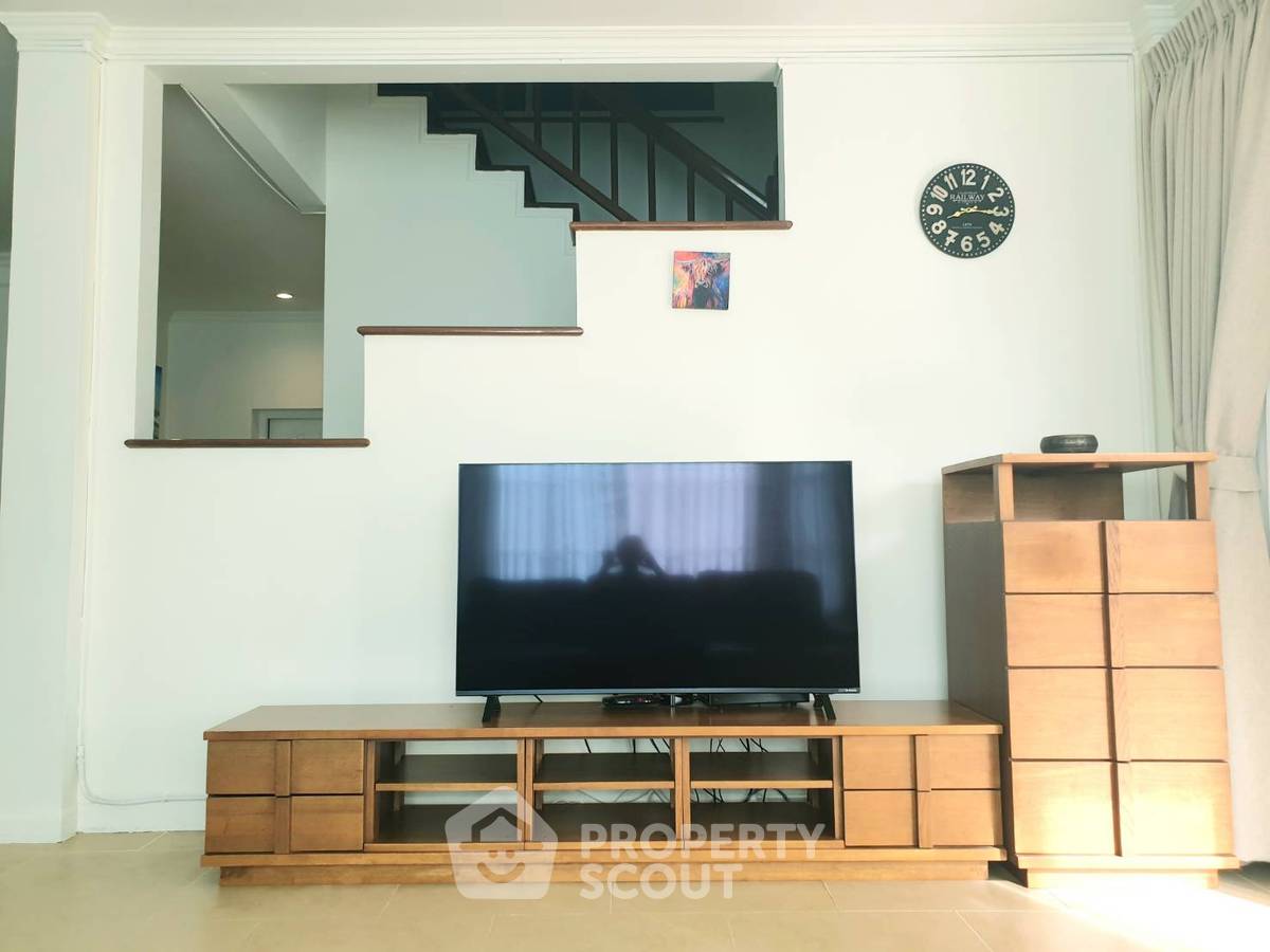 รูป บ้านให้เช่า 4 ห้องนอน 350 ตร.ม. ย่านดอกไม้ พรเวศ กรุงเทพมหานคร (ID 880953) - รูปที่ 13/35