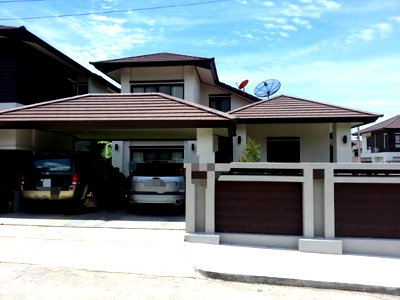 Houses for sale Central Si Racha : Large second-hand detached house for sale in The Valley Village, Sriracha, Chonburi