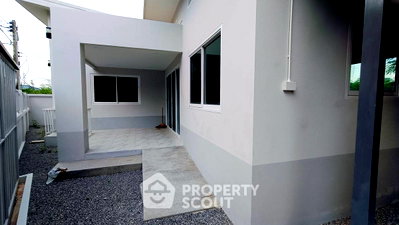 Houses for sale Hua Hin Bus Station : 2-BR House For Sale With Pet-Friendly Policy, Nong Kae Hua Hin (ID 1922387)