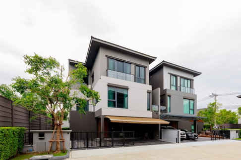 บ้านเดี่ยวสไตล์โมเดิร์น บ้านกลางเมือง The Edition บางนา-วงแหวน ใกล้ห้าง Mega บางนา เลี้ยงสัตว์ได้ ( SPSEVE1348 )