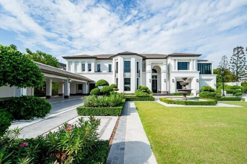 Baan Sansiri Pattanakarn 5 bedrooms, for sale