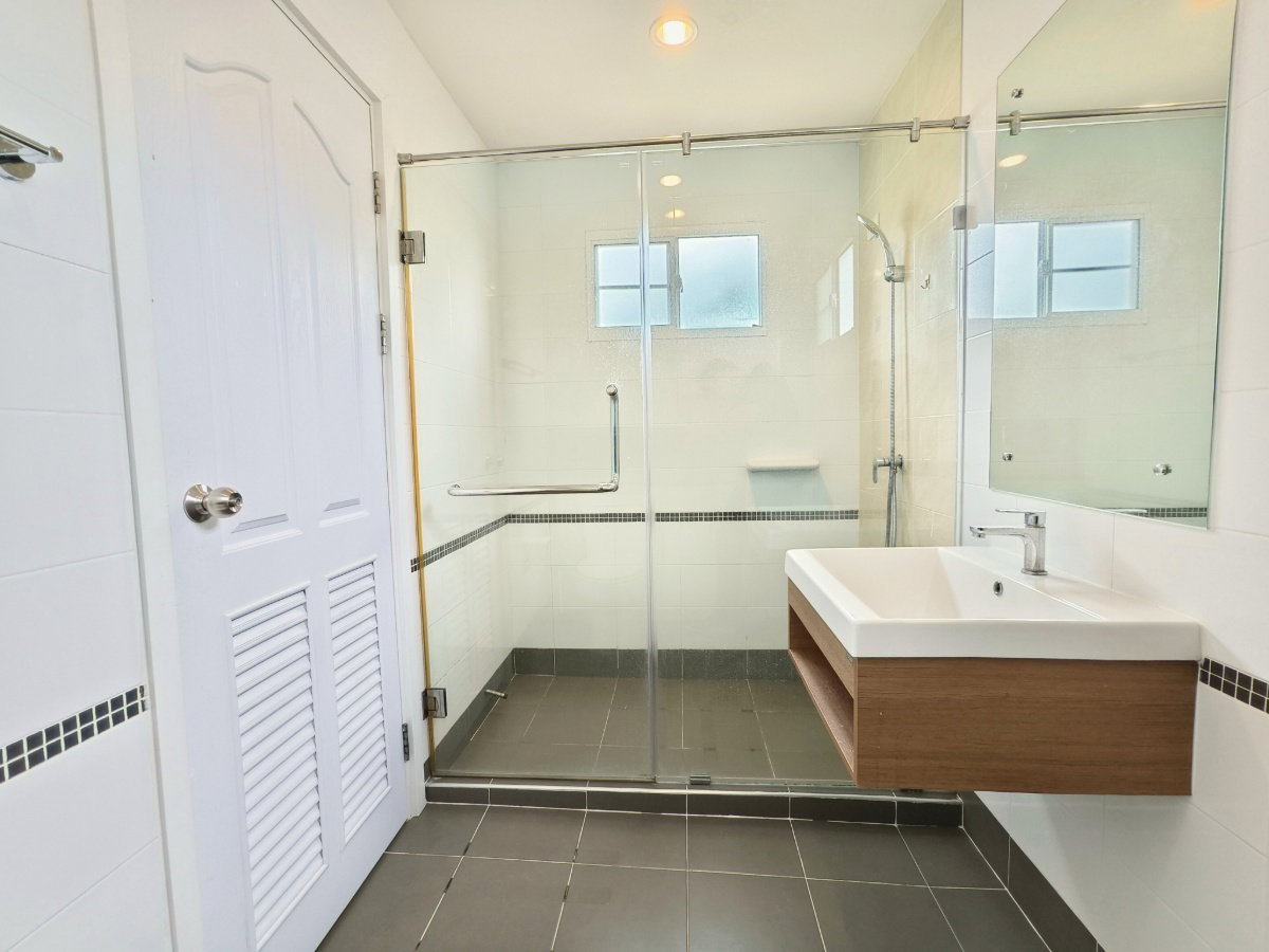 รูป ขาย บ้านเดี่ยว ใหญ่ที่สุดในหมู่บ้าน ภัสสร เพรสทีจ ลุกซ์ พัฒนาการ 3ห้องนอน 3ห้องน้ำ 86.8 ตร.ว. หลังริม - รูปที่ 12/20