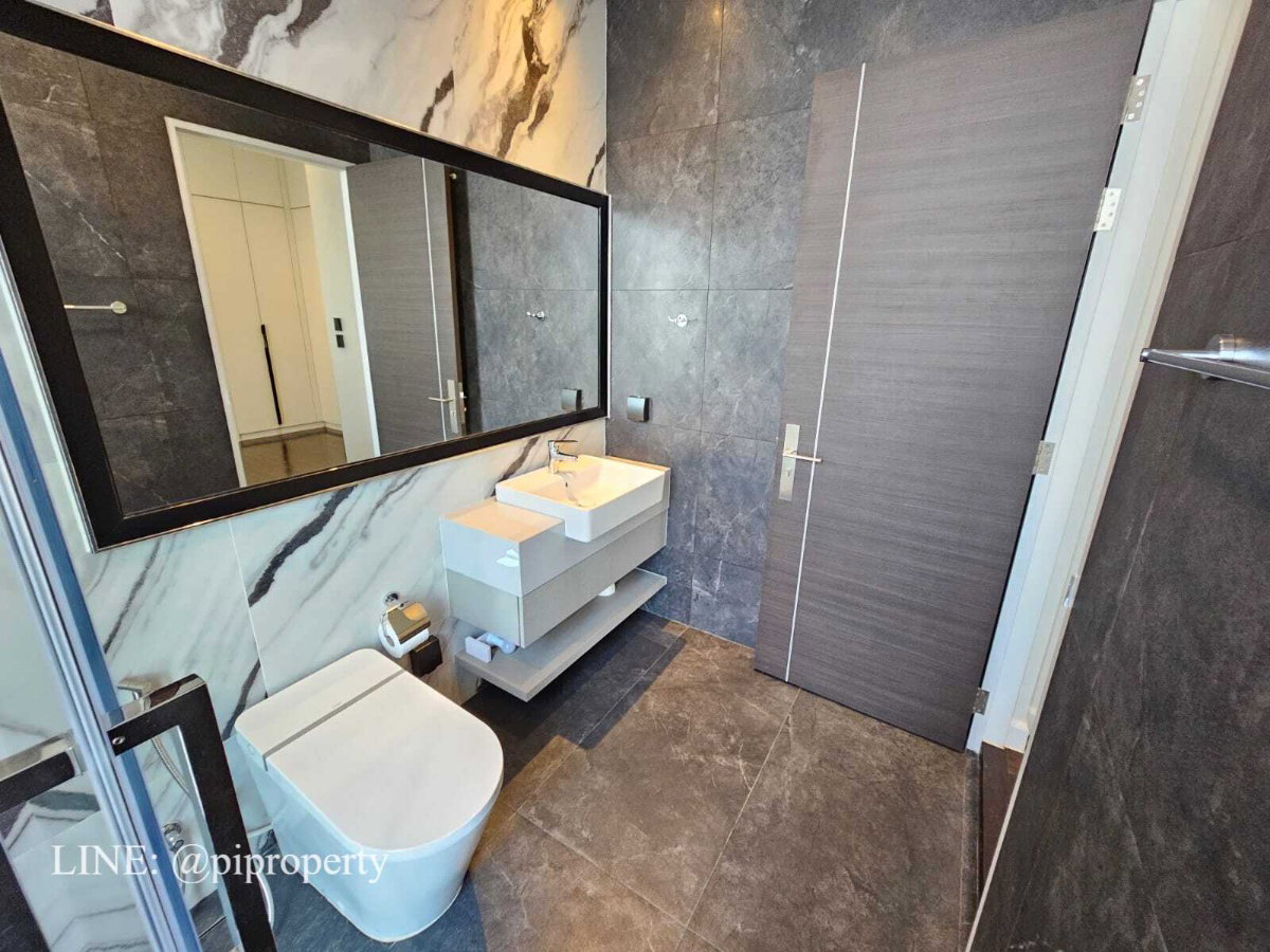 รูป เฟอร์นิเจอร์ครบ บ้านเดี่ยวหรูทันสมัยให้เช่าในเดอะเจนทรีพัฒนาการ 4 ห้องนอน + 5 ห้องน้ํา + ที่จอดรถ 3 คัน ชุมชนที่อยู่อาศัยวิลล่าพัฒนาการชั้นนํา - รูปที่ 48/67