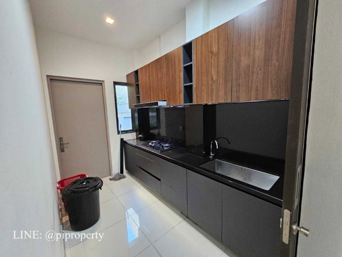 รูป เฟอร์นิเจอร์ครบ บ้านเดี่ยวหรูทันสมัยให้เช่าในเดอะเจนทรีพัฒนาการ 4 ห้องนอน + 5 ห้องน้ํา + ที่จอดรถ 3 คัน ชุมชนที่อยู่อาศัยวิลล่าพัฒนาการชั้นนํา - รูปที่ 11/67