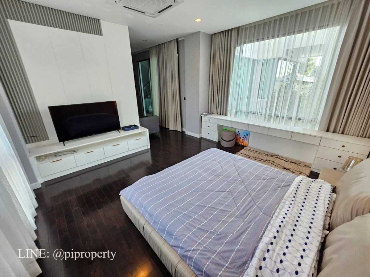 รูป เฟอร์นิเจอร์ครบ บ้านเดี่ยวหรูทันสมัยให้เช่าในเดอะเจนทรีพัฒนาการ 4 ห้องนอน + 5 ห้องน้ํา + ที่จอดรถ 3 คัน ชุมชนที่อยู่อาศัยวิลล่าพัฒนาการชั้นนํา - รูปที่ 24/67