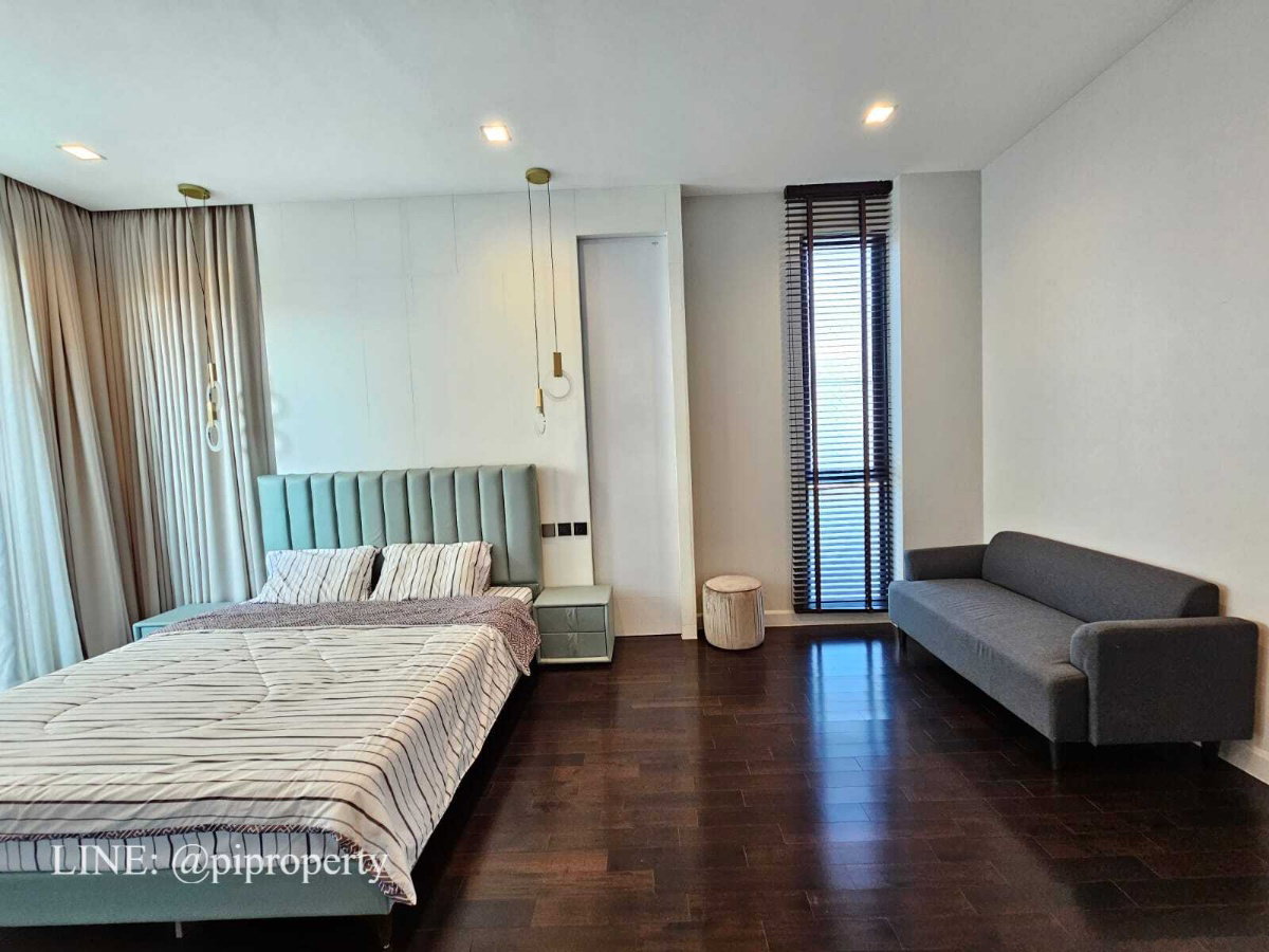 รูป เฟอร์นิเจอร์ครบ บ้านเดี่ยวหรูทันสมัยให้เช่าในเดอะเจนทรีพัฒนาการ 4 ห้องนอน + 5 ห้องน้ํา + ที่จอดรถ 3 คัน ชุมชนที่อยู่อาศัยวิลล่าพัฒนาการชั้นนํา - รูปที่ 40/67
