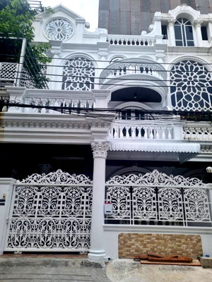Townhouses for rent Watthana : Townhome for rent Ekkamai Villa Village, 4-story townhome, Soi Ekkamai 26 and 28
