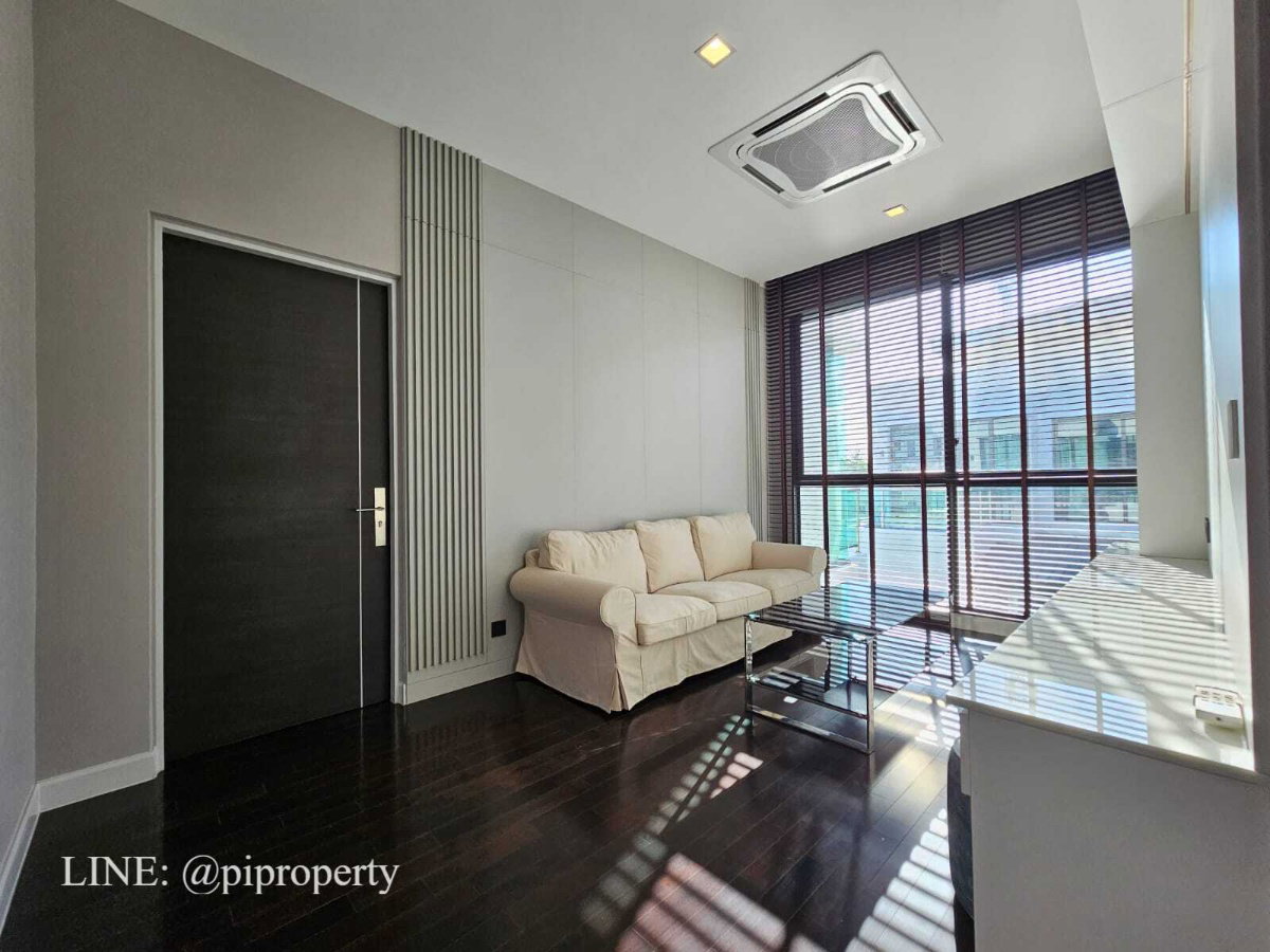 รูป เฟอร์นิเจอร์ครบ บ้านเดี่ยวหรูทันสมัยให้เช่าในเดอะเจนทรีพัฒนาการ 4 ห้องนอน + 5 ห้องน้ํา + ที่จอดรถ 3 คัน ชุมชนที่อยู่อาศัยวิลล่าพัฒนาการชั้นนํา - รูปที่ 29/67