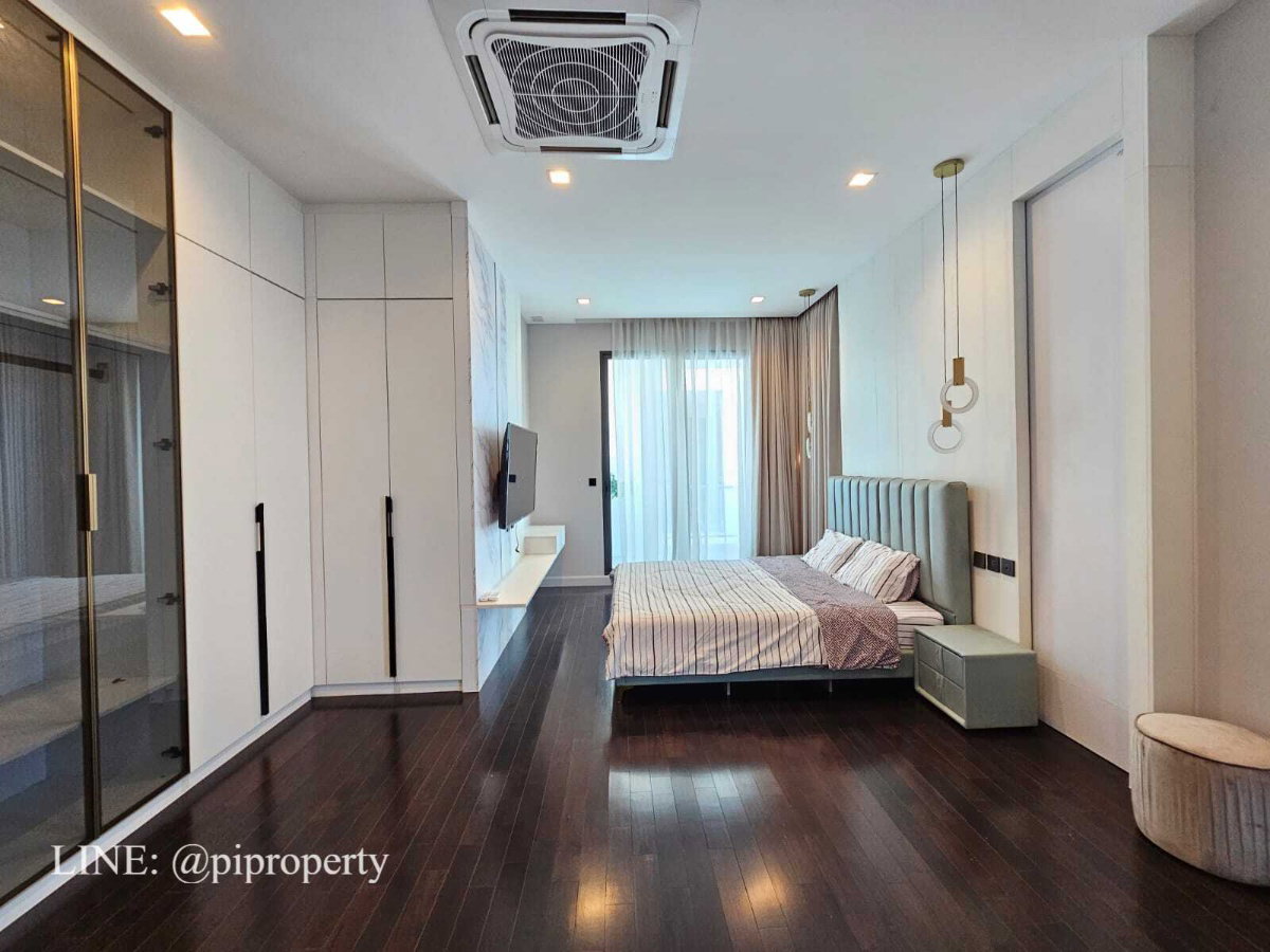 รูป เฟอร์นิเจอร์ครบ บ้านเดี่ยวหรูทันสมัยให้เช่าในเดอะเจนทรีพัฒนาการ 4 ห้องนอน + 5 ห้องน้ํา + ที่จอดรถ 3 คัน ชุมชนที่อยู่อาศัยวิลล่าพัฒนาการชั้นนํา - รูปที่ 41/67