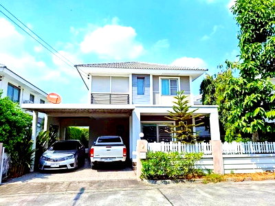 เช่าบ้านเดี่ยว ม.เกษตรศาสตร์ ศรีราชา : หรูหรา นิคมปิ่นทอง2 51 ตร.วา. เจปาร์ค ศรีราชา 3.9กม. คฤหาสน์ ให้เช่าบ้านเดี่ยว 2 ชั้น 210 ตร.ม. รพ.สมิติเวชศรีราชา 3.3 กม 3 นอน 3 น้ำ